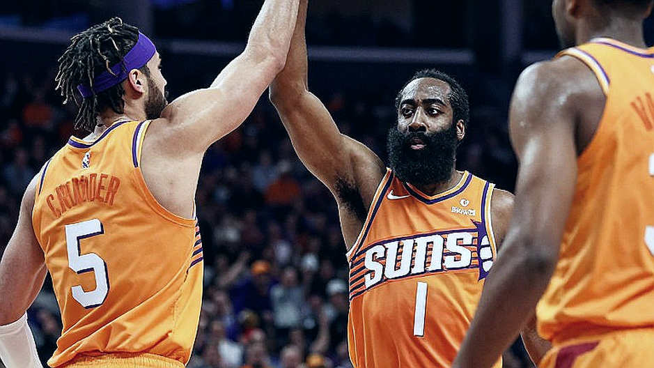 Klay Thompson Praised Giannis Antetokounmpo's Work Ethic — But the Roster Inside the Quote Isn't on Any Ledger Klay Thompson Praised Giannis Antetokounmpo's Work Ethic — But the Roster Inside the Quote Isn't on Any Ledger
