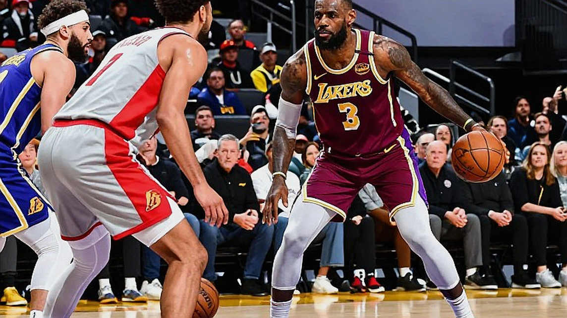 LeBron James's Back-Management Report: A 41-Year-Old Hub, a Two-Game Sample and a Roster Anomaly