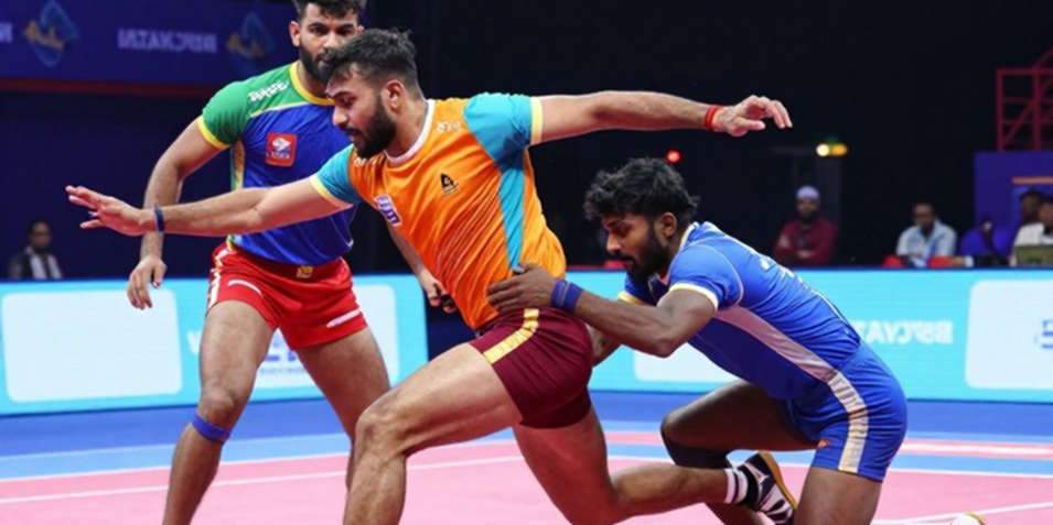 तीसरे रेड का हिसाब: PKL के नियमित सीज़न में स्कोरबोर्ड से ज़्यादा लेजर क्यों मायने रखता है